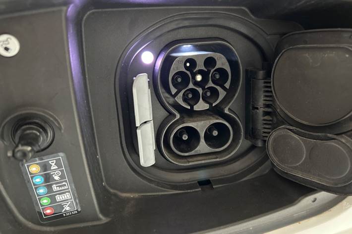 Hvid BMW iX1 fra 2024