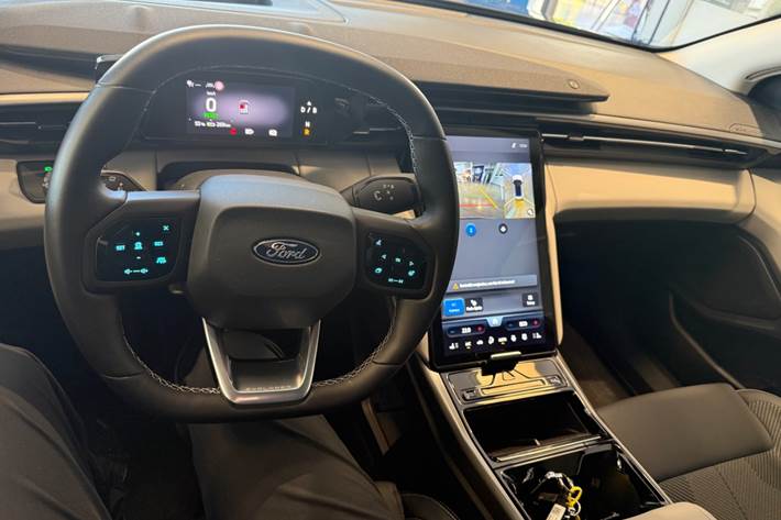 Grå Ford Explorer fra 2025