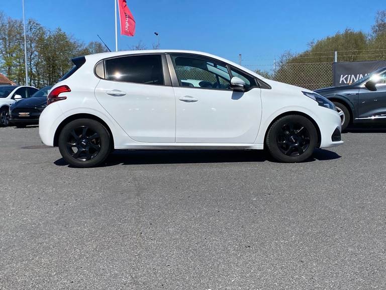 Peugeot 208 1,2 PureTech Envy 82HK 5d