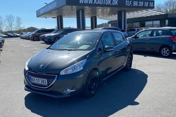 Grå Peugeot 208 fra 2012