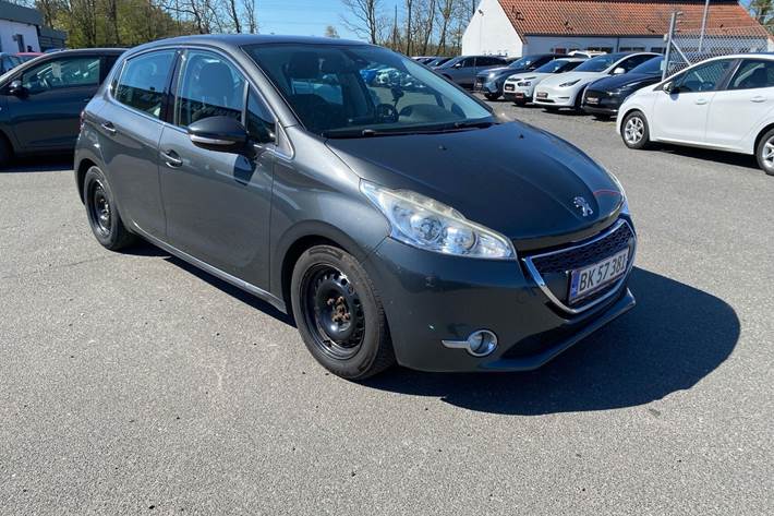 Grå Peugeot 208 fra 2012