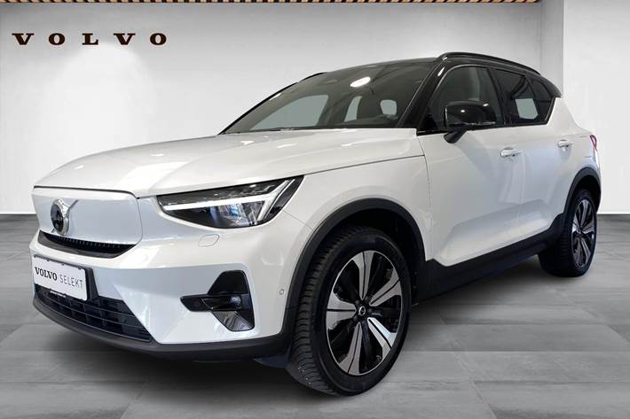 Hvid Volvo XC40 fra 2022 set udefra