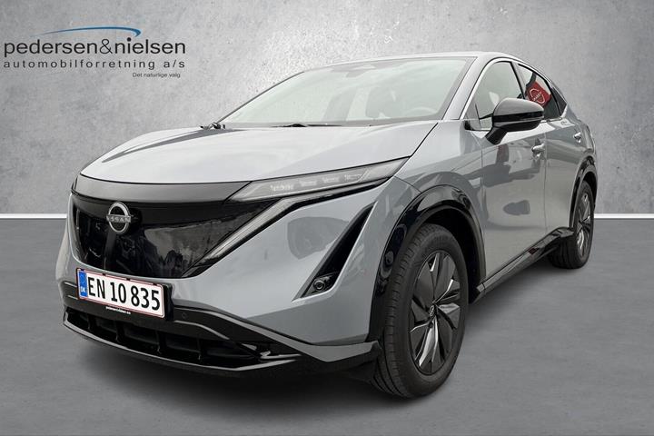 Grå Nissan Ariya fra 2024 set udefra