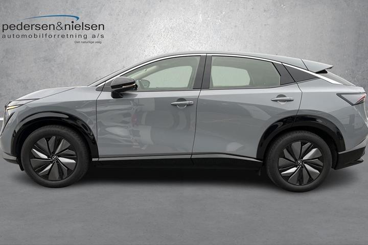 Grå Nissan Ariya fra 2024