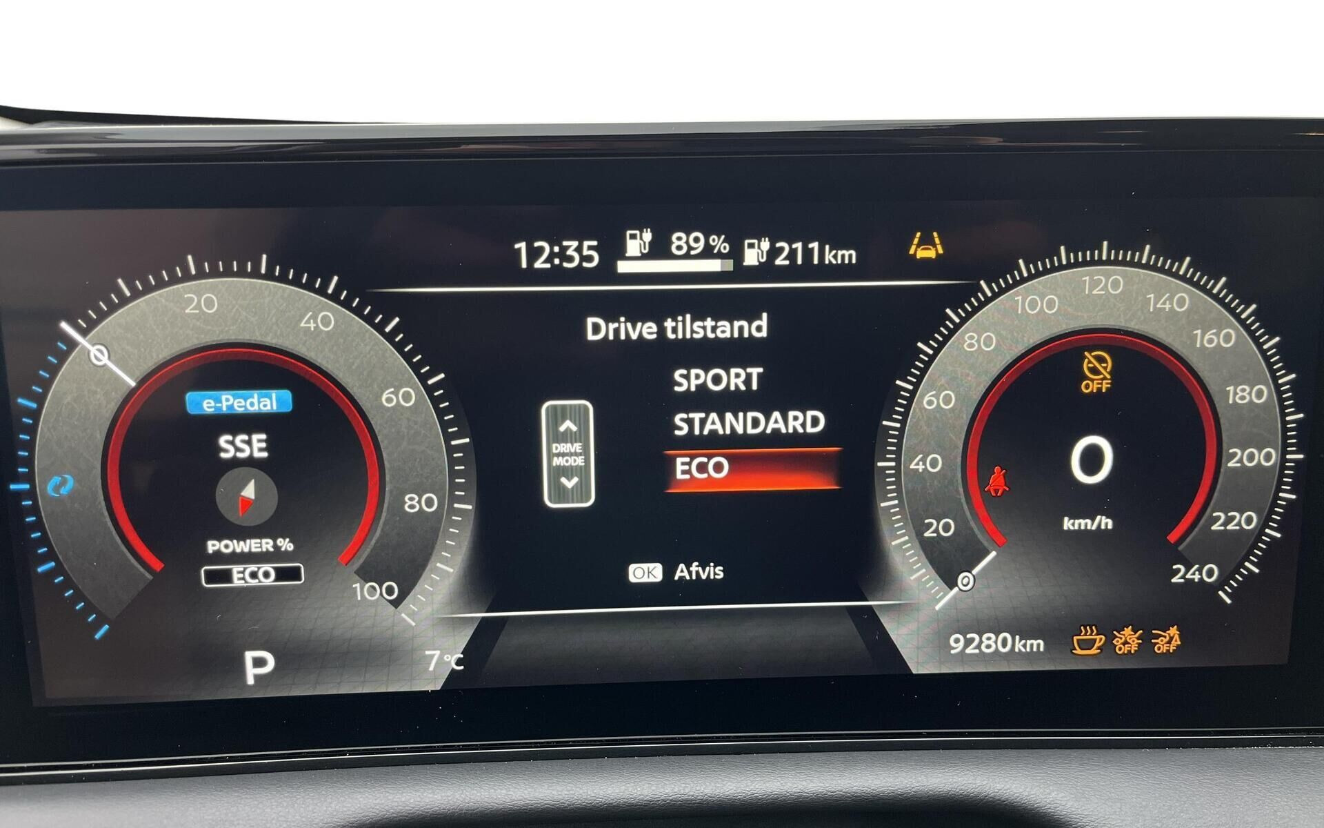 Grå Nissan Ariya fra 2024