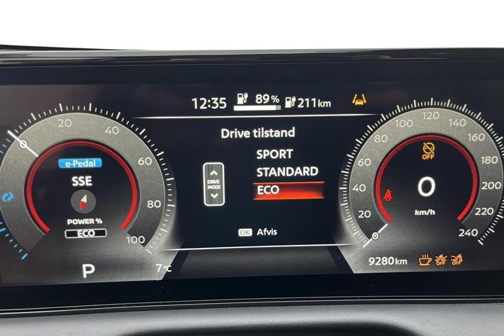 Grå Nissan Ariya fra 2024