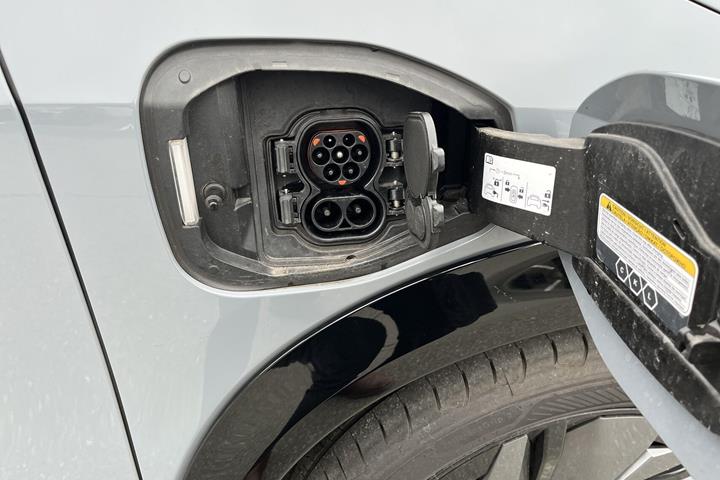 Grå Nissan Ariya fra 2024