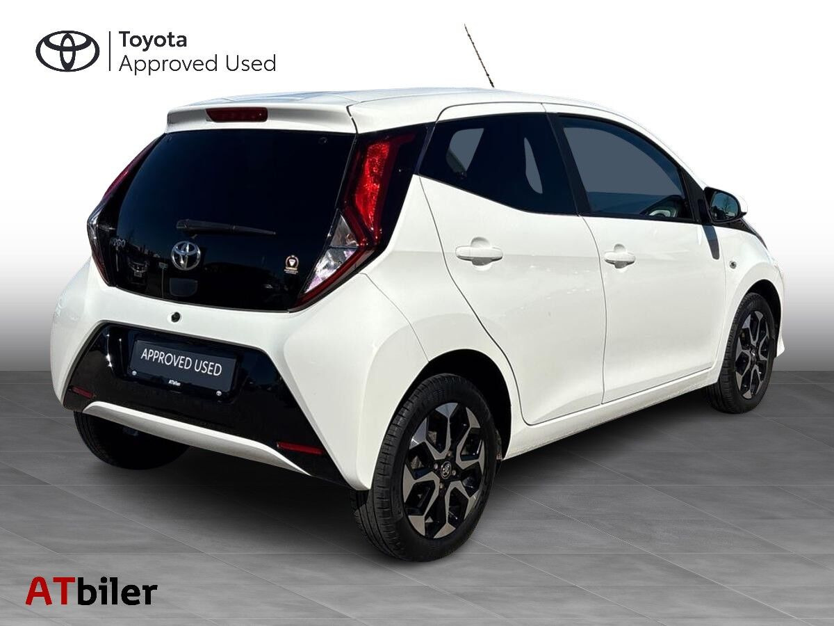 Hvid Toyota Aygo fra 2021