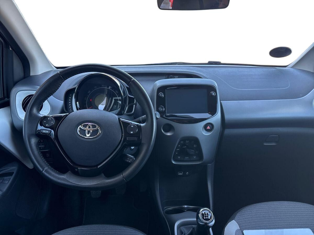 Hvid Toyota Aygo fra 2021