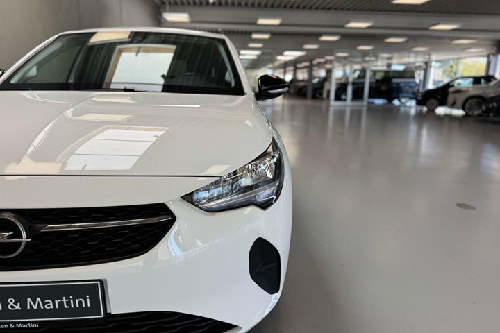 Hvid Opel Corsa fra 2022