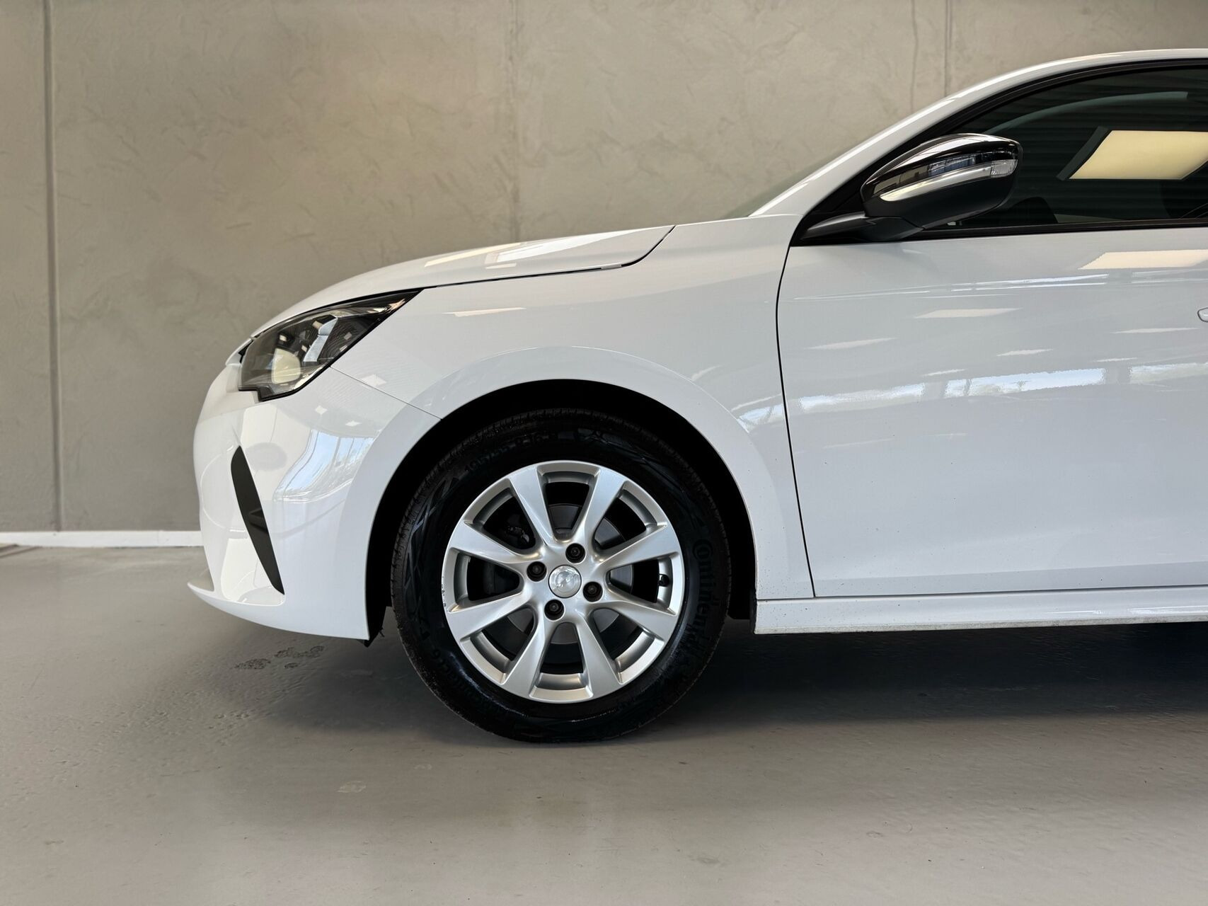 Hvid Opel Corsa fra 2022