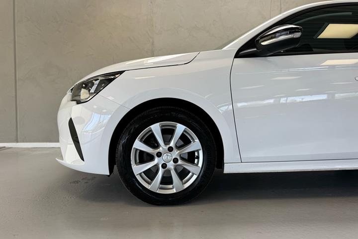 Hvid Opel Corsa fra 2022