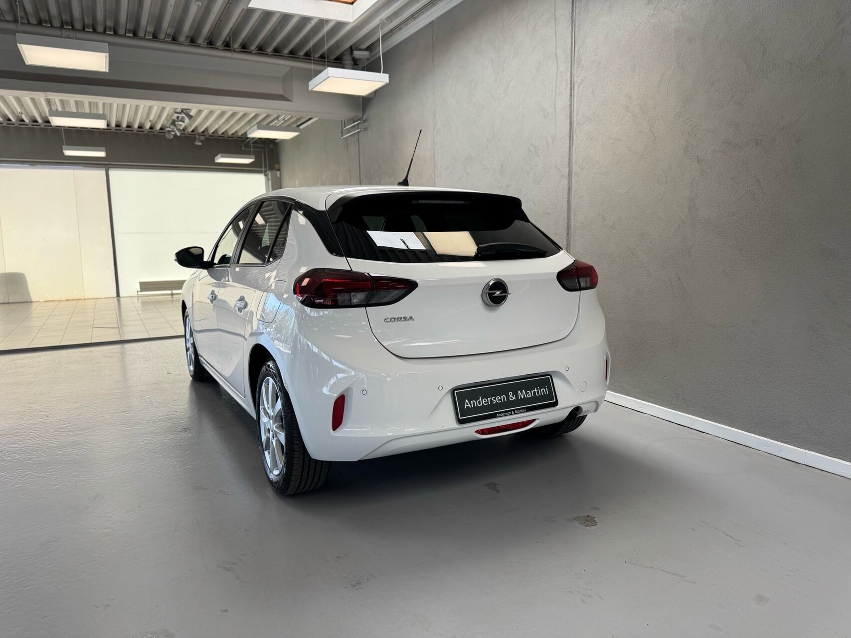 Hvid Opel Corsa fra 2022