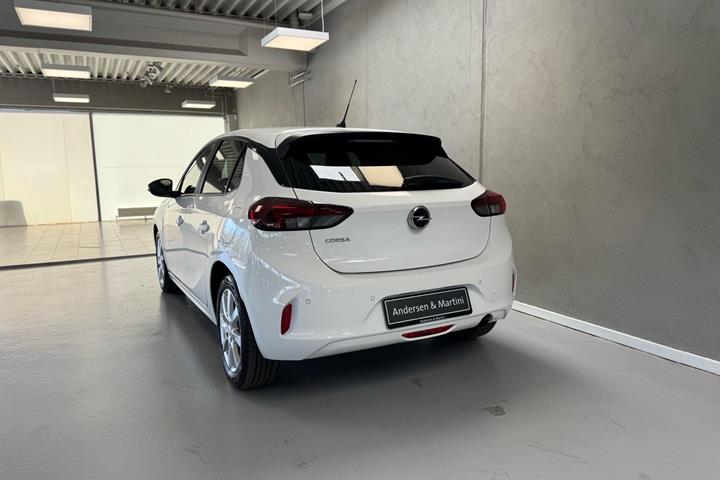 Hvid Opel Corsa fra 2022