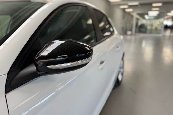 Hvid Opel Corsa fra 2022