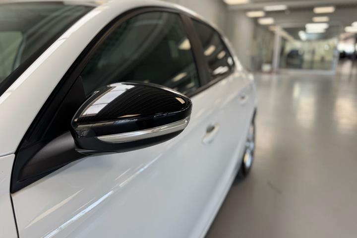 Hvid Opel Corsa fra 2022