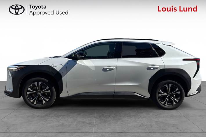 Hvid Toyota BZ4X fra 2025