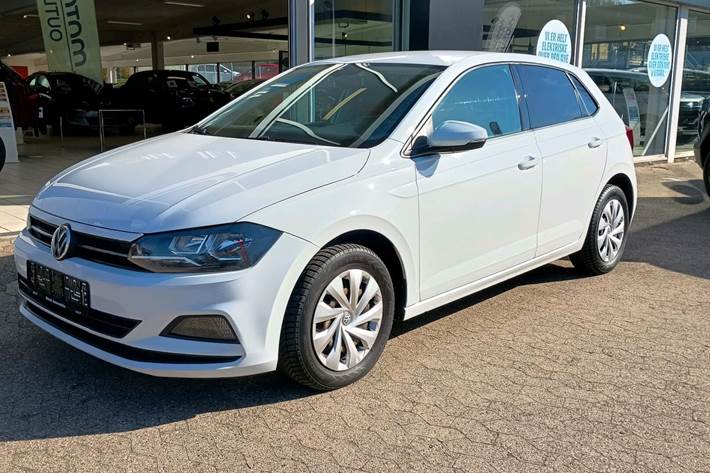 Hvid VW Polo fra 2018 set udefra