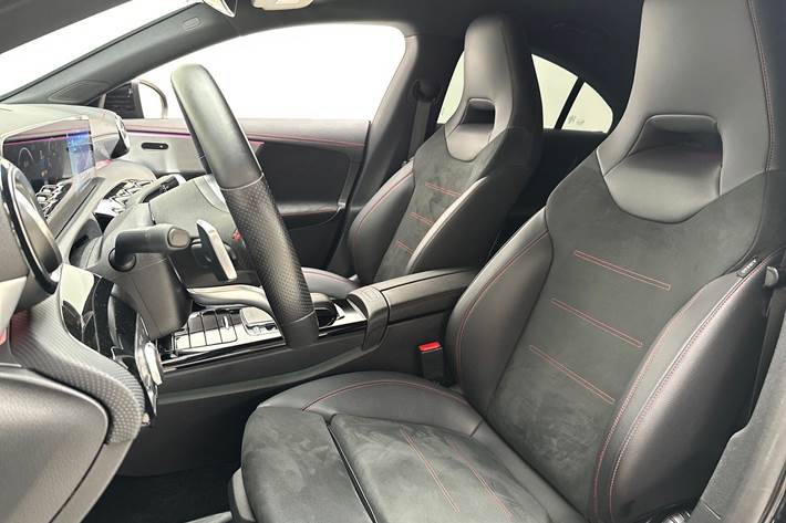 Sort Mercedes CLA200 fra 2020