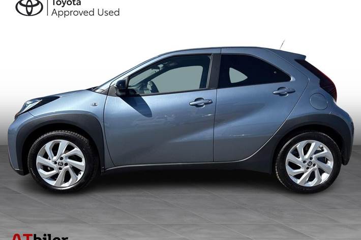 Grå Toyota Aygo X fra 2025