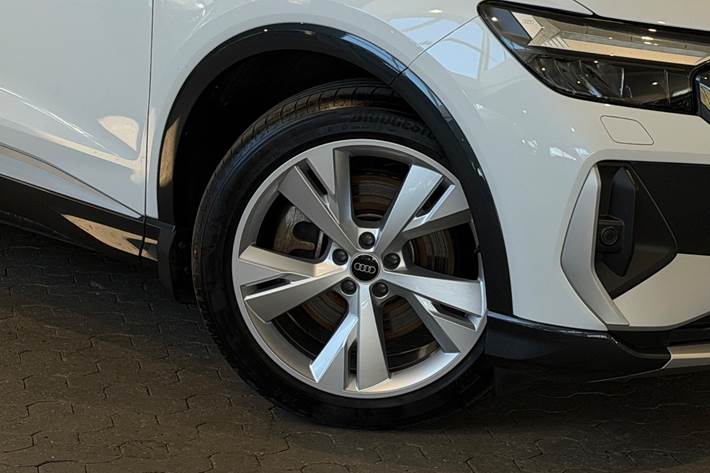 Hvid Audi Q4 e-tron fra 2023