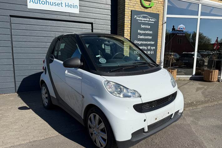 Hvid Smart ForTwo Coupé fra 2008 set udefra