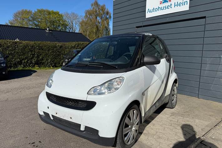 Hvid Smart ForTwo Coupé fra 2008 set udefra