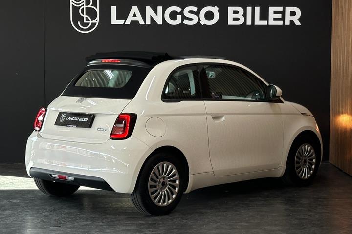 Hvid Fiat 500e fra 2023