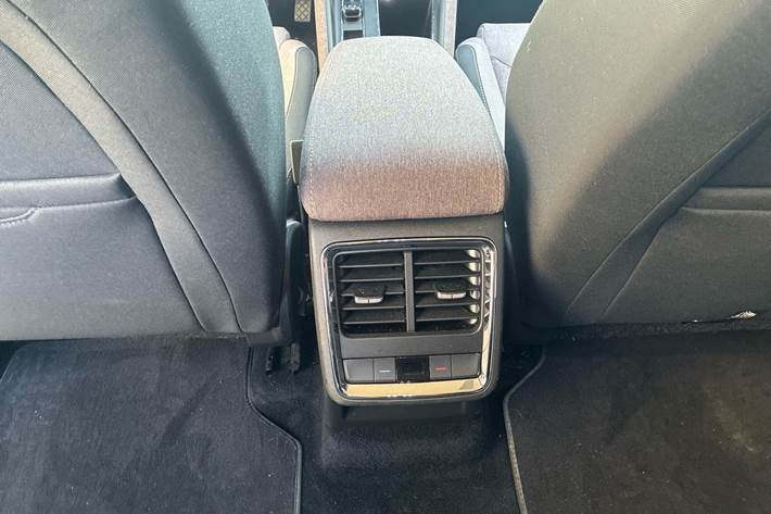 Turquoise Skoda Enyaq fra 2021