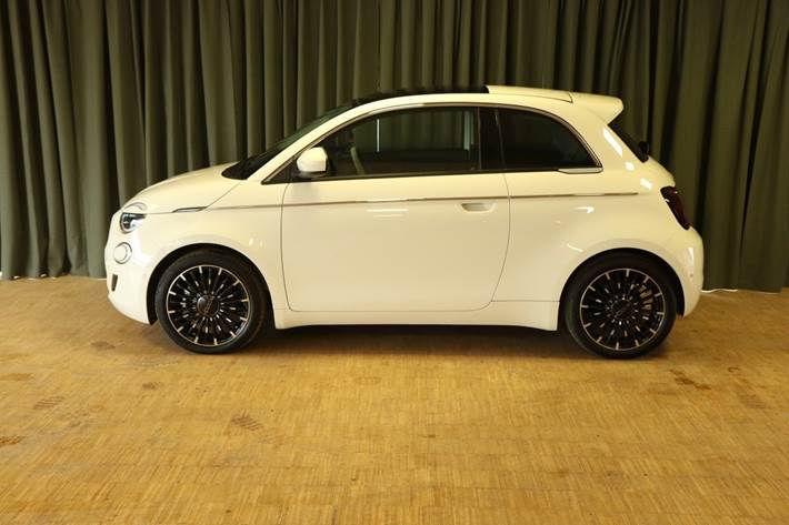 Grøn Fiat 500e fra 2023