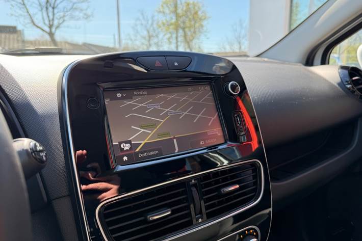 Hvid Renault Clio IV fra 2017