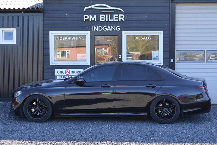 Sort Mercedes E220 d fra 2016