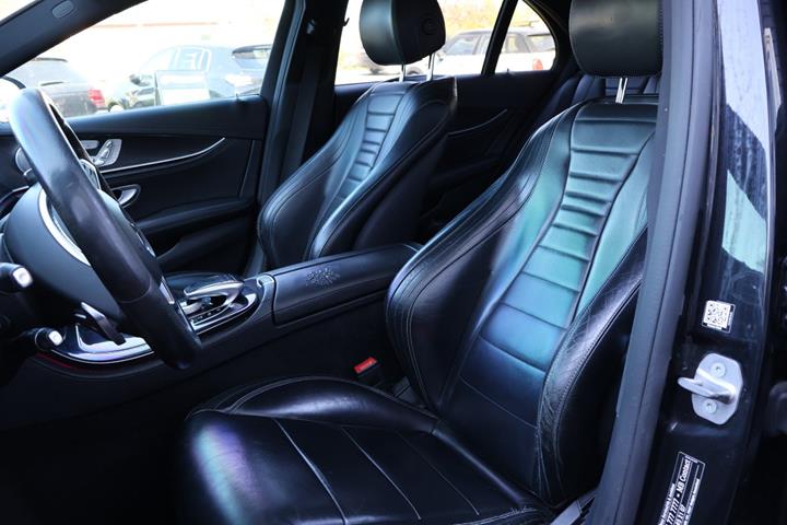 Sort Mercedes E220 d fra 2016