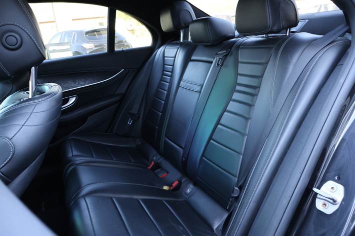 Sort Mercedes E220 d fra 2016