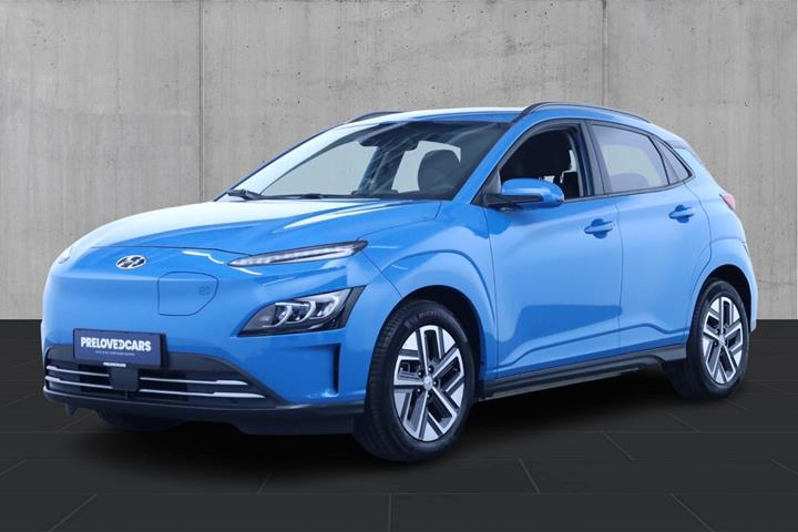Blå Hyundai Kona fra 2022 set udefra