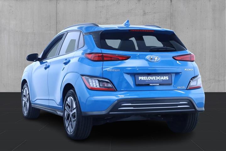 Blå Hyundai Kona fra 2022