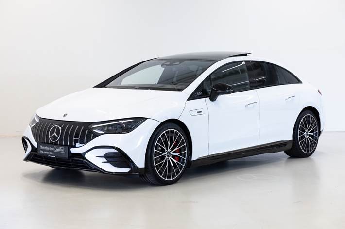 Hvid Mercedes EQE43 fra 2022