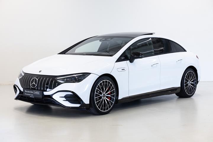 Hvid Mercedes EQE43 fra 2022