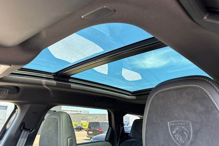 Sort Peugeot e-5008 fra 2025