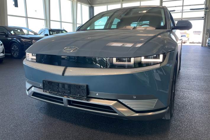 Blå Hyundai Ioniq 5 fra 2023