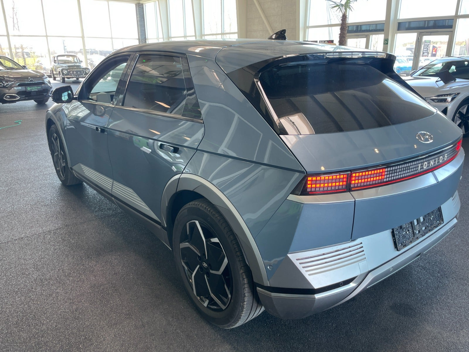 Blå Hyundai Ioniq 5 fra 2023