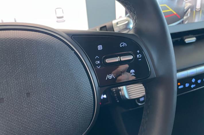 Blå Hyundai Ioniq 5 fra 2023