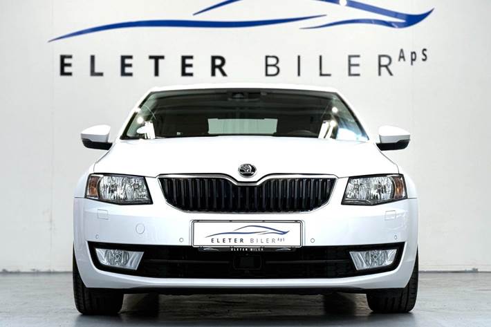 Hvid Skoda Octavia fra 2016