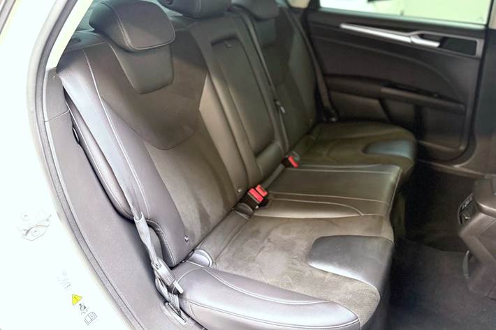 Hvid Ford Mondeo fra 2016