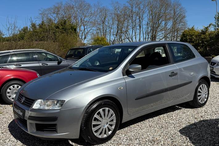 undefined Fiat Stilo fra 2005 set udefra