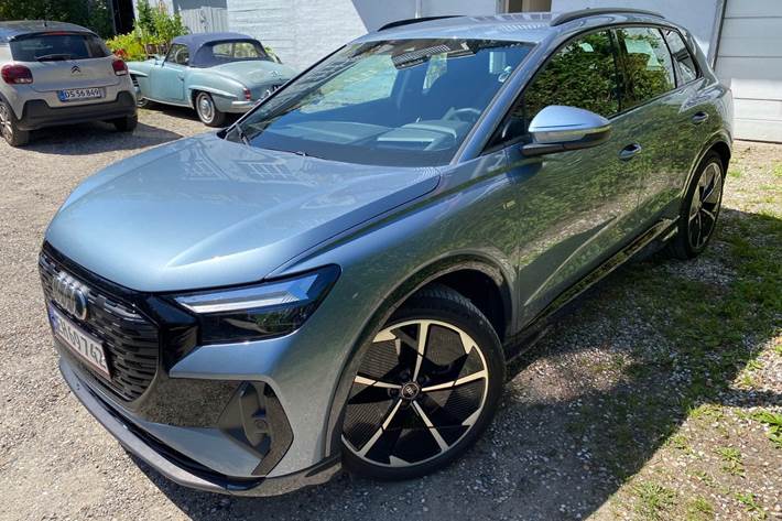 Blå Audi Q4 e-tron fra 2022