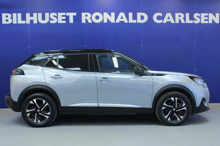 Sølv Peugeot e-2008 fra 2022