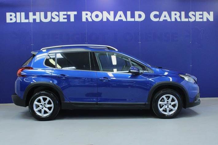 Blå Peugeot 2008 fra 2019