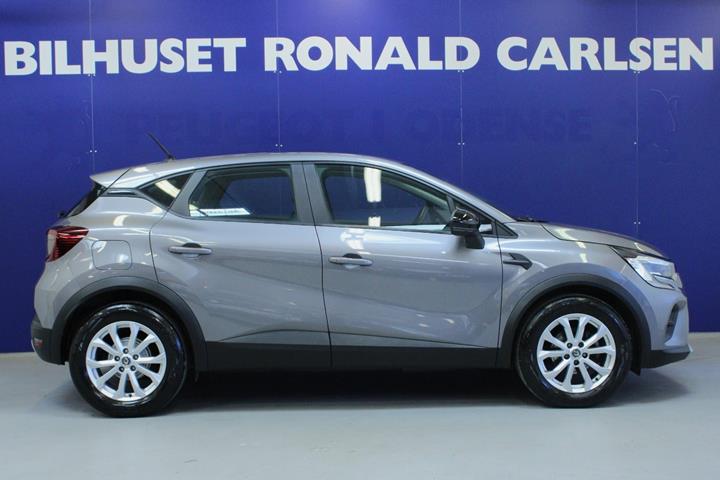 Grå Renault Captur fra 2022