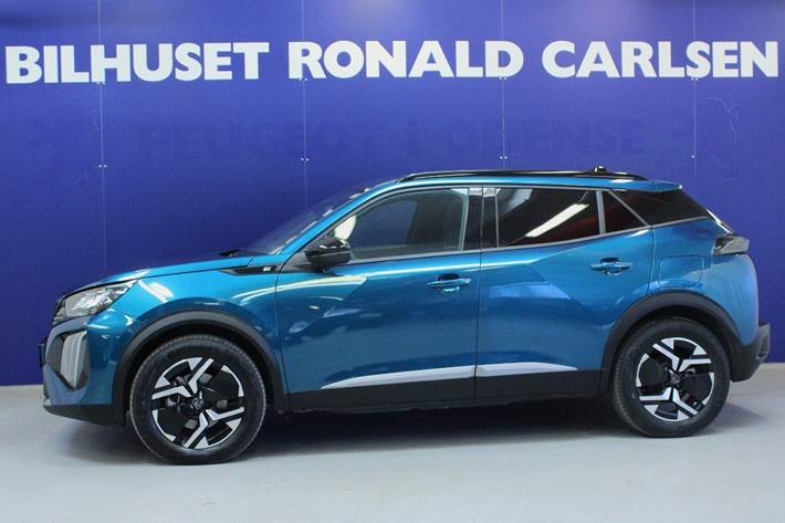 Blå Peugeot e-2008 fra 2025